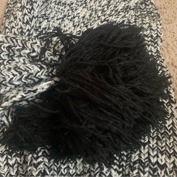 Helene Berman London Chunky Ribbed Knit Pom Pom Scarf Extra Long - Picture 3 of 6